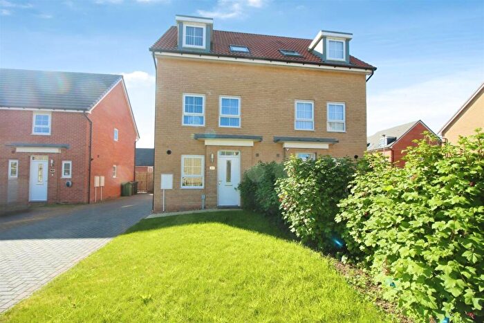 3 Bedroom Semi-Detached House To Rent In Alness Avenue, Micklefield, Leeds, LS25
