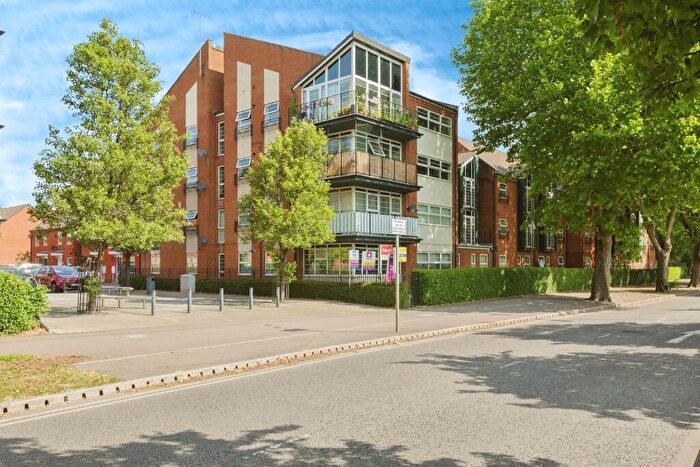 3 Bedroom Flat For Sale In Larchmont Road, Leicester, LE4