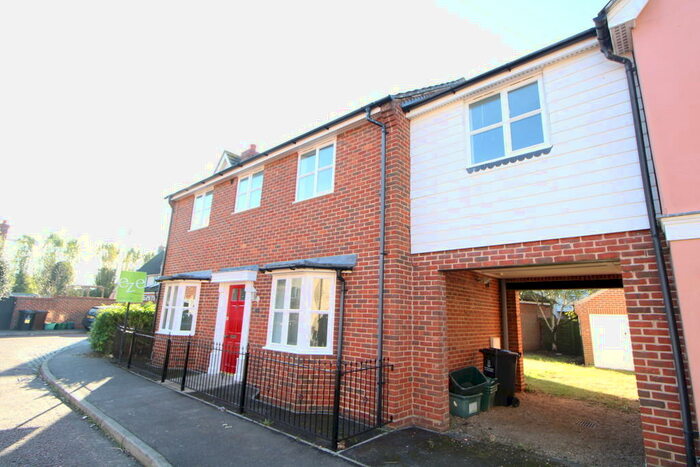 4 Bedroom Semi-Detached House To Rent In Mascot Square, Colchester, CO4