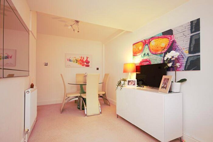 3 Bedroom Terraced House For Sale In Tudor Close, SO40