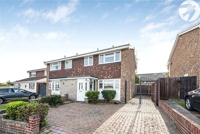 3 Bedroom Semi-detached House For Sale In Windermere Close, West Dartford, Kent, DA1