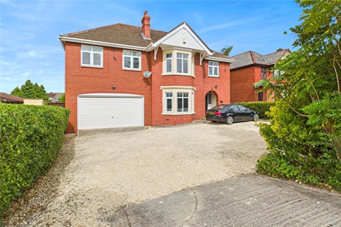 5 Bedroom Detached House For Sale In Cricklade Road, North Swindon, Wiltshire, SN2