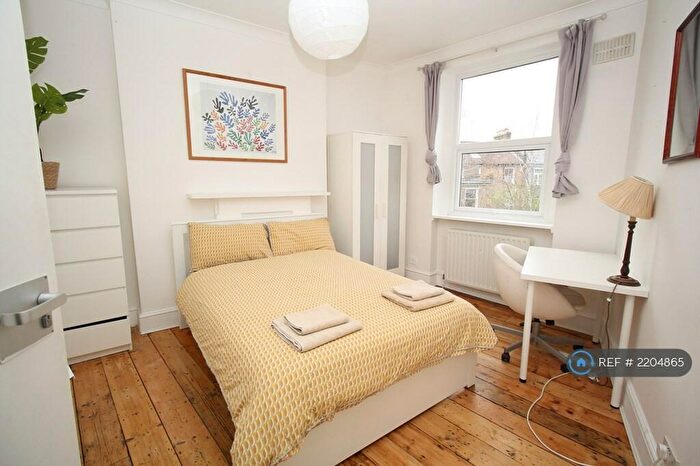 2 Bedroom Flat To Rent In Newington Green, London, N16