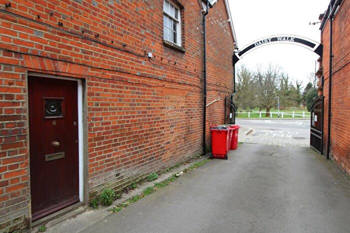 2 Bedroom Flat To Rent In High Street, Hartley Wintney, RG27