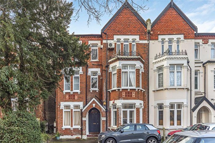 3 Bedroom Flat For Sale In Palace Road, London, SW2