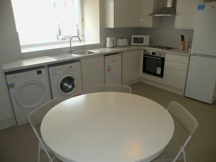 2 Bedroom Flat To Rent In Union Grove Court, Union Grove, AB10