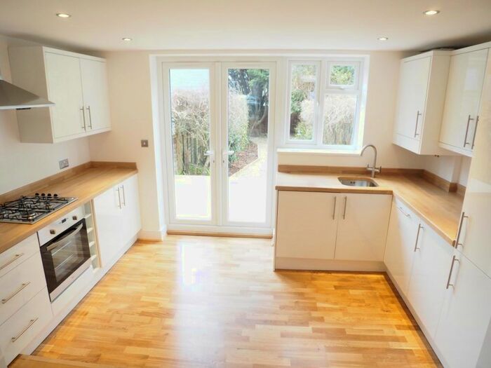3 Bedroom Cottage To Rent In Edward Road, Barnet, EN4