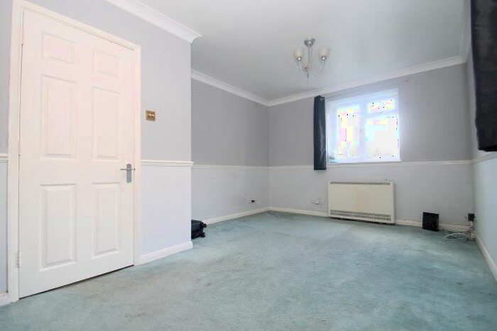 2 Bedroom Flat To Rent In Hanson Close, Beckenham, BR3