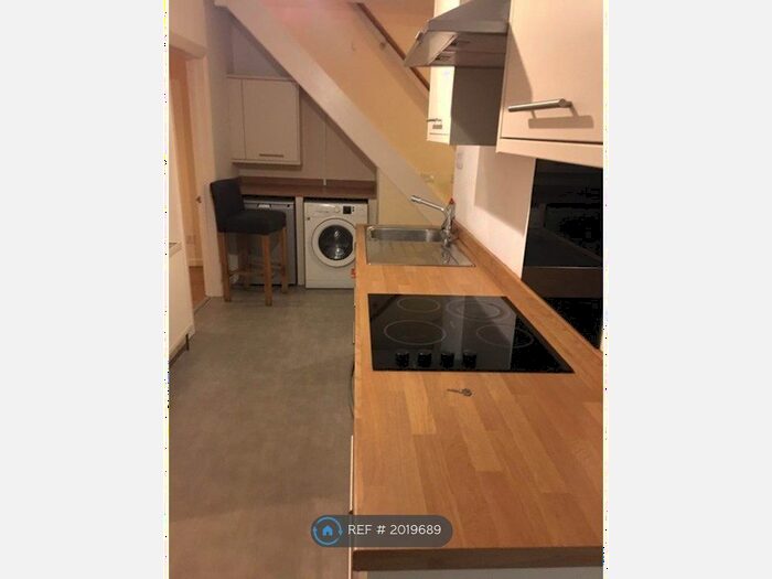 1 Bedroom Flat To Rent In High Street, Ingatestone, CM4