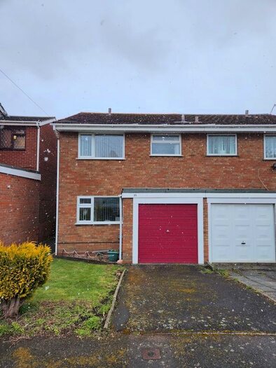 3 Bedroom Semi-Detached House To Rent In Butterworth Close, Hurst Hill, Coseley, WV14