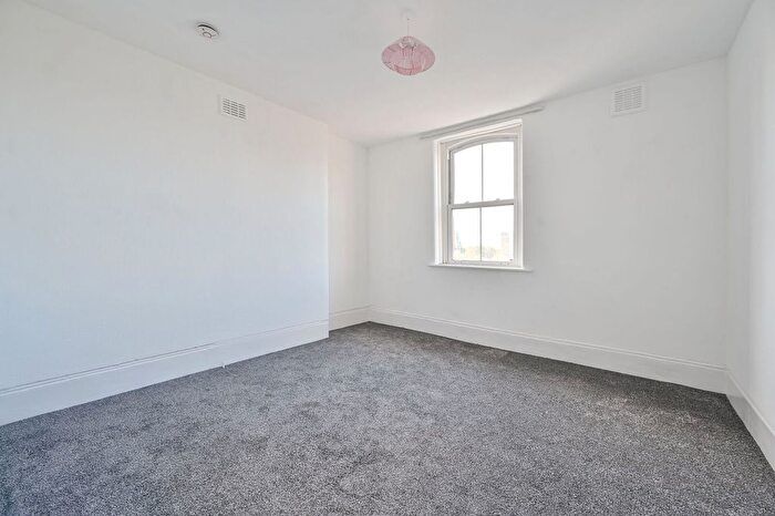 1 Bedroom Flat For Sale In Victoria Mansions, South Lambeth Road, Stockwell, London, SW8