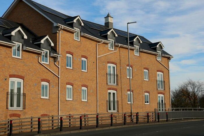 1 Bedroom Flat To Rent In Flat Riverside Court, Biggleswade, SG18