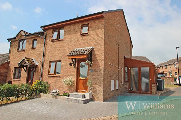 3 Bedroom End Of Terrace House For Sale In Downsview Gardens, Wootton Bridge, PO33