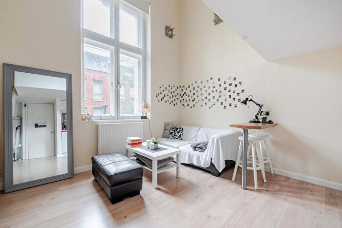 1 Bedroom Flat For Sale In Britton Street, Clerkenwell, London, EC1M