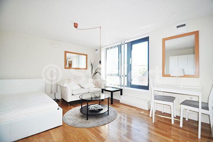 Studio To Rent In Vorley Road, London, N19
