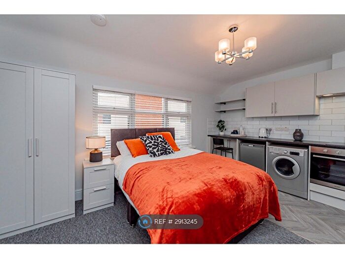 Studio To Rent In London Road, Reading, RG1
