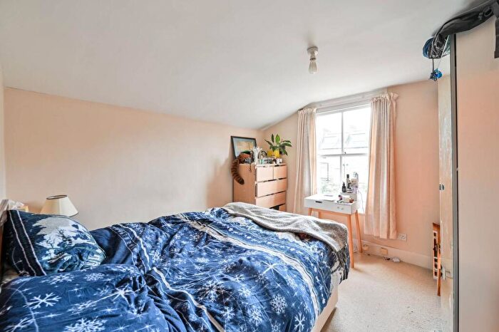 1 Bedroom Flat For Sale In Addington Square, Camberwell, London, SE5