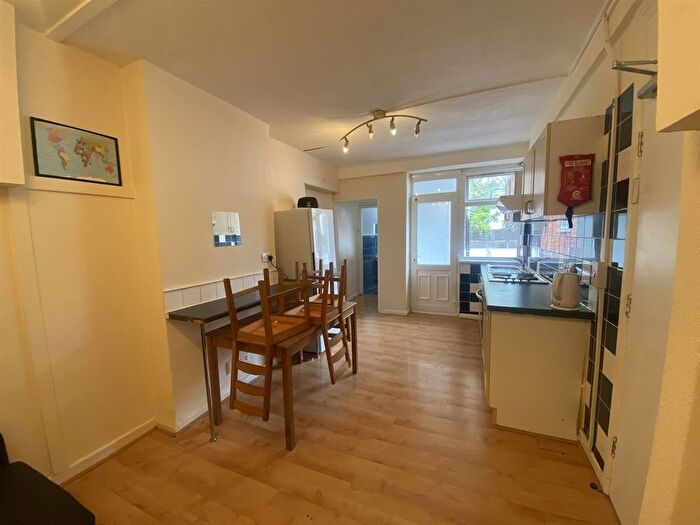 3 Bedroom Flat To Rent In Church Road, Hendon, London, NW4