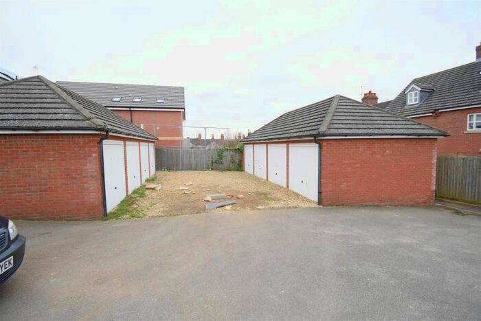 Parking/garage To Rent In St Peters Avenue, Kettering, NN16