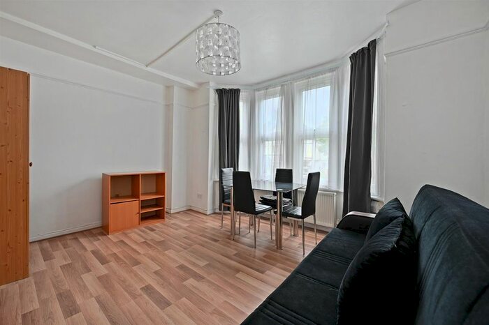 1 Bedroom Flat To Rent In Egmont Road, Sutton, SM2