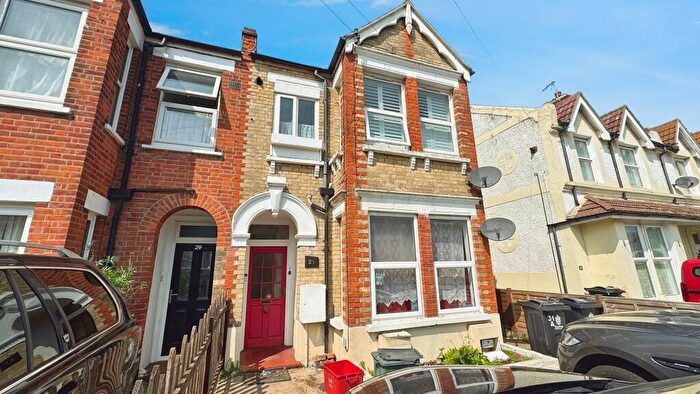 2 Bedroom Flat For Sale In Ellis Road, Clacton-On-Sea, CO15