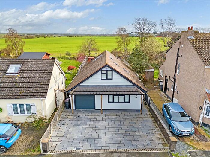 4 Bedroom Detached House For Sale In Kimberley Road, Little Wakering, SS3