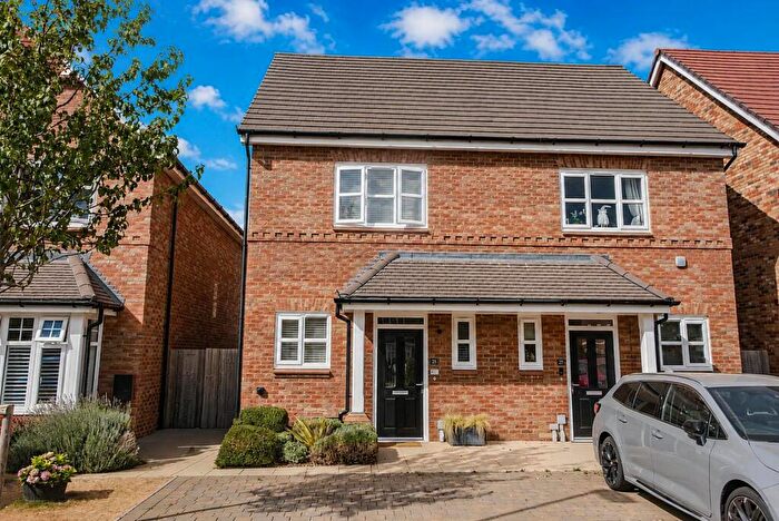 2 Bedroom Semi-Detached House To Rent In King Henry Avenue, Wallingford, OX10