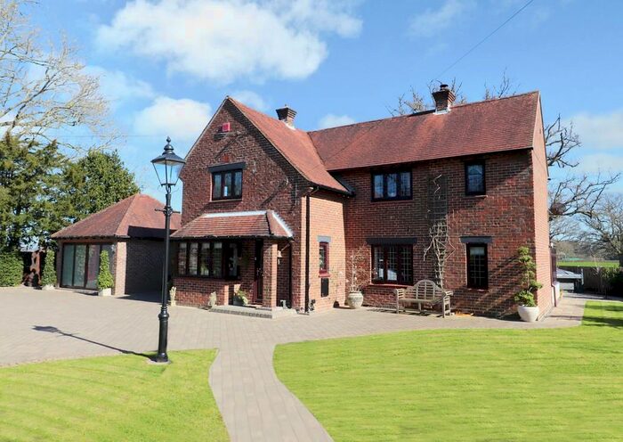 4 Bedroom Detached House For Sale In Botley Road, Curdridge, SO32