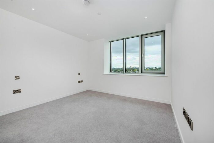 2 Bedroom Flat To Rent In Buckhold Road, London, SW18