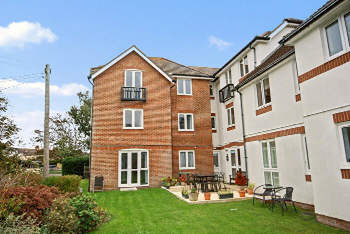 2 Bedroom Apartment For Sale In Danestream Court, Milford On Sea, SO41
