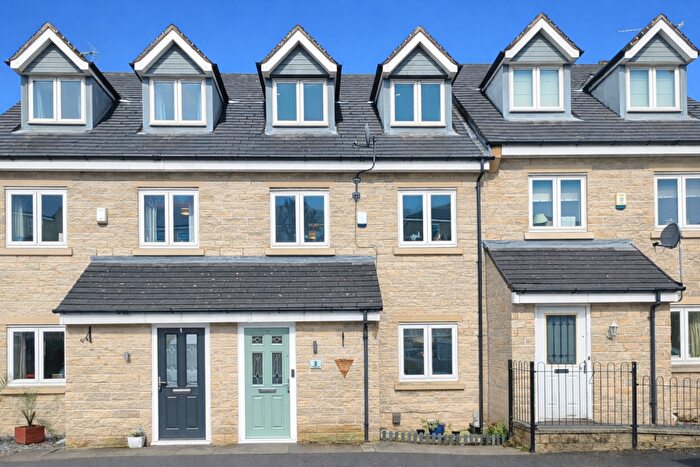 4 Bedroom Town House For Sale In Winding Rise, Bailiff Bridge, Brighouse, HD6