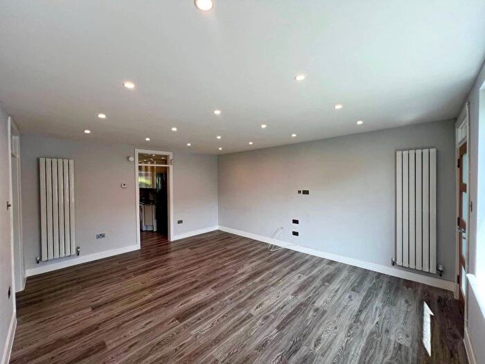 2 Bedroom Flat To Rent In Bibsworth Lodge, Bibsworth Road, London, N3