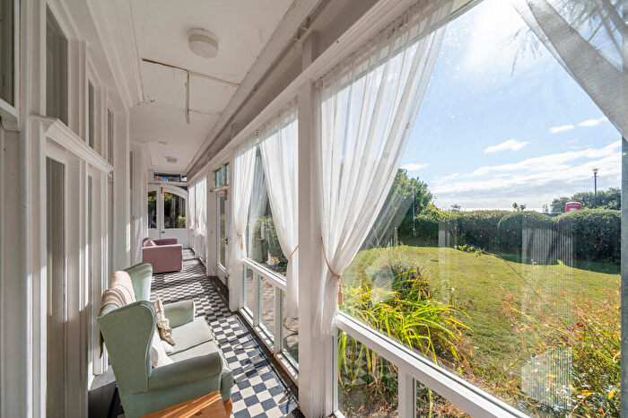 3 Bedroom Flat For Sale In Hamilton Gardens, Felixstowe, IP11