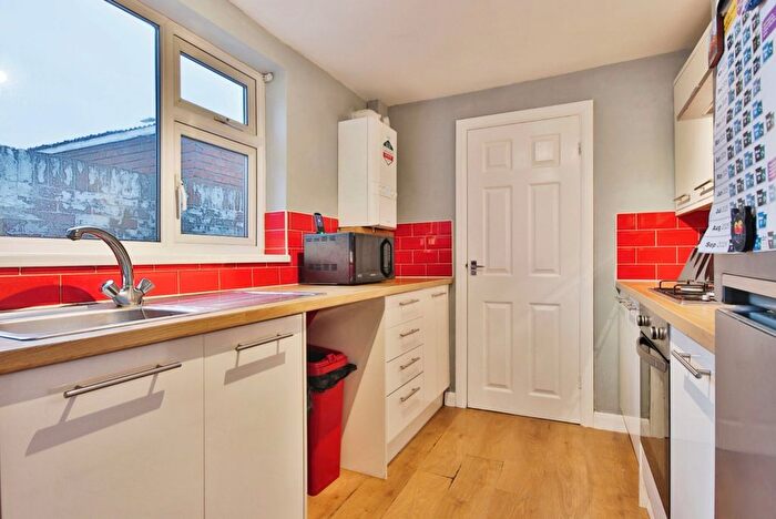 2 Bedroom End Of Terrace House For Sale In Thoresby Street, Hull, HU5