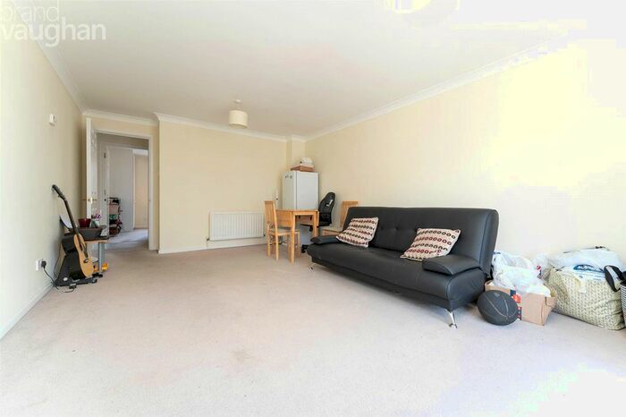 2 Bedroom Flat To Rent In Collingwood Court, The Strand, Brighton, BN2
