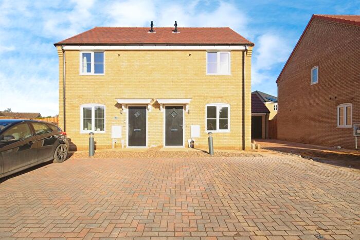 2 Bedroom Semi-Detached House For Sale In Sunnydale Close, Surfleet, Spalding, PE11