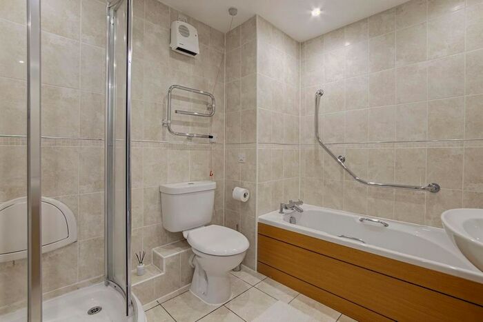 2 Bedroom Flat For Sale In Eadhelm Court, Penlee Close, Edenbridge, TN8
