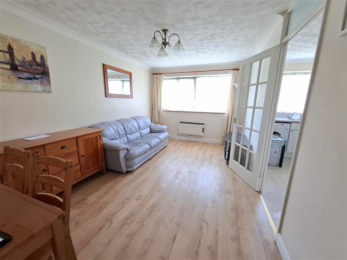 1 Bedroom Apartment To Rent In Burns Drive, Hemel Hempstead, HP2