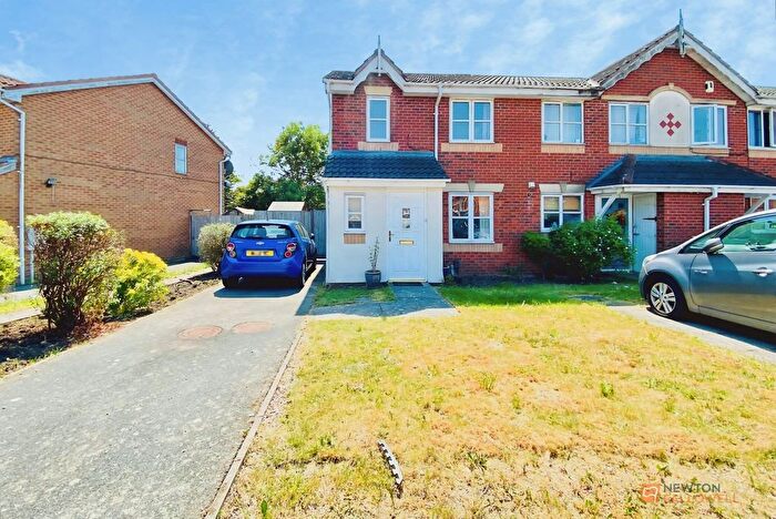 3 Bedroom End Of Terrace House For Sale In Darien Way, Braunstone, LE3