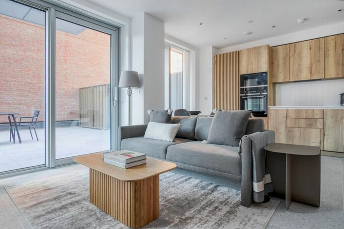 1 Bedroom Flat To Rent In The Silk District, Tapestry Way, Whitechapel, E1