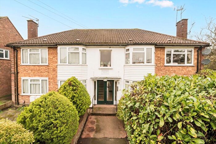 2 Bedroom Flat For Sale In Windmill Close, Long Ditton, KT6