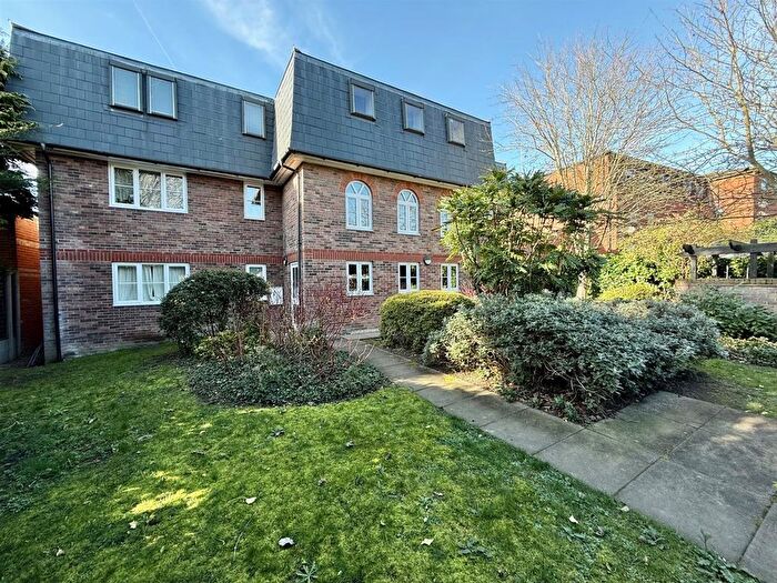 1 Bedroom Flat For Sale In Gresham Close, Brentwood, CM14