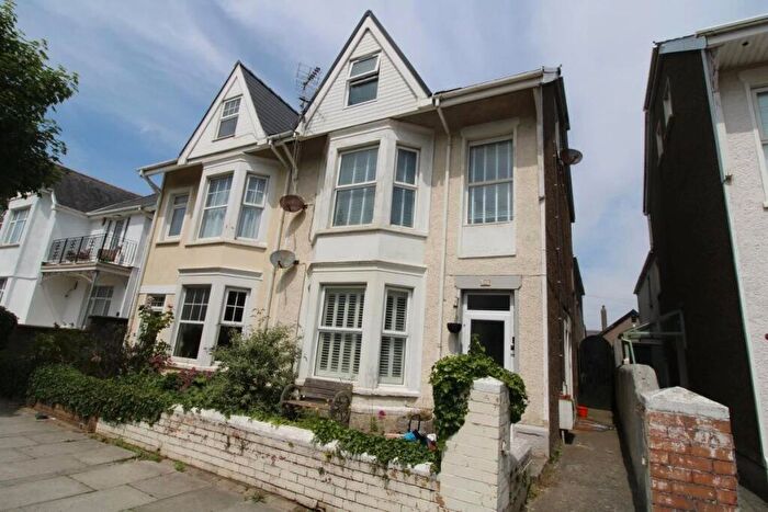 2 Bedroom Flat For Sale In Flat, Victoria Avenue, Porthcawl, CF36