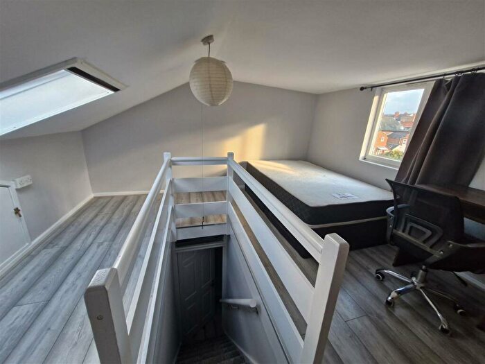 5 Bedroom Terraced House For Sale In Norwood Road, Reading, RG1