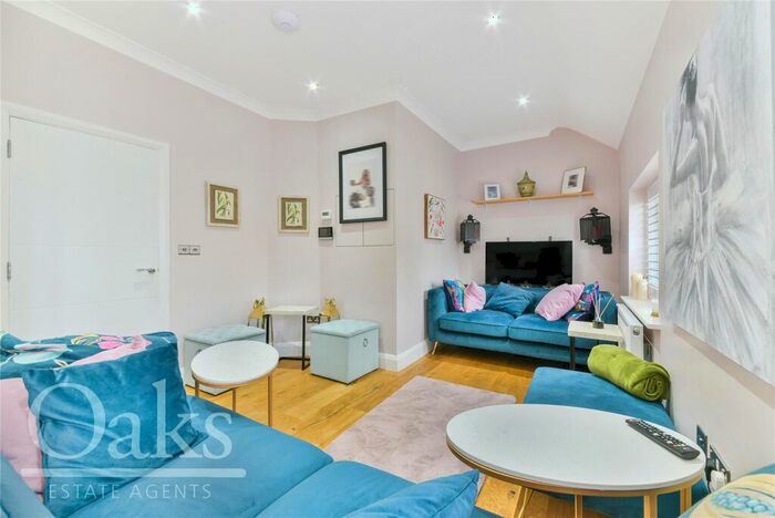 3 Bedroom Maisonette To Rent In Foxley Lane, Purley, CR8