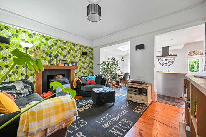 4 Bedroom Semi-Detached House To Rent In Coulsdon Road, Caterham, CR3