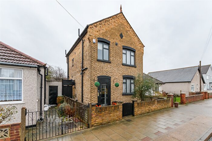 5 Bedroom Detached House For Sale In Churchfield Road, Welling, Kent, DA16