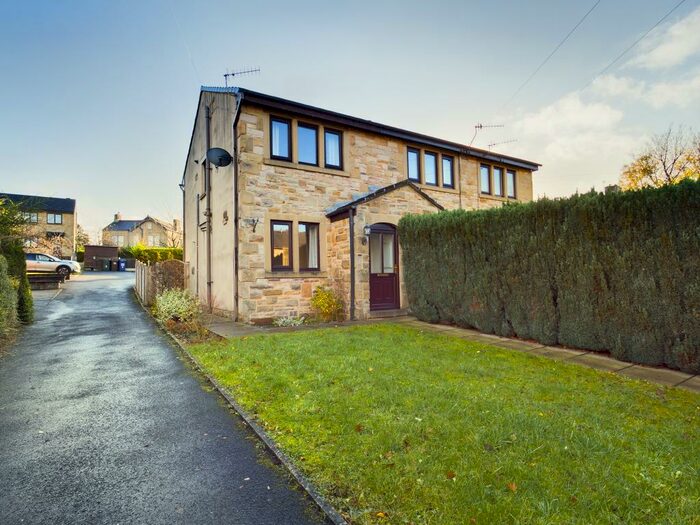 2 Bedroom Town House To Rent In The Close, Skipton, BD23