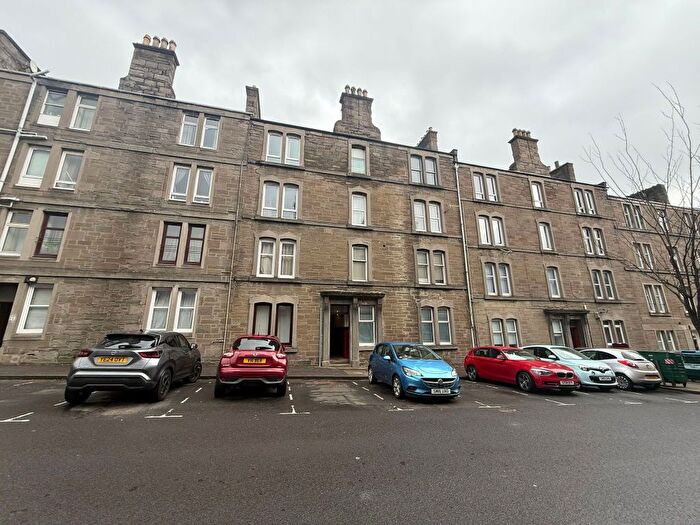 2 Bedroom Flat To Rent In Baldovan Terrace, Dundee, DD4