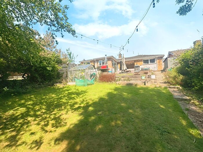 3 Bedroom Bungalow For Sale In Hillview Road, Hythe, Southampton, SO45